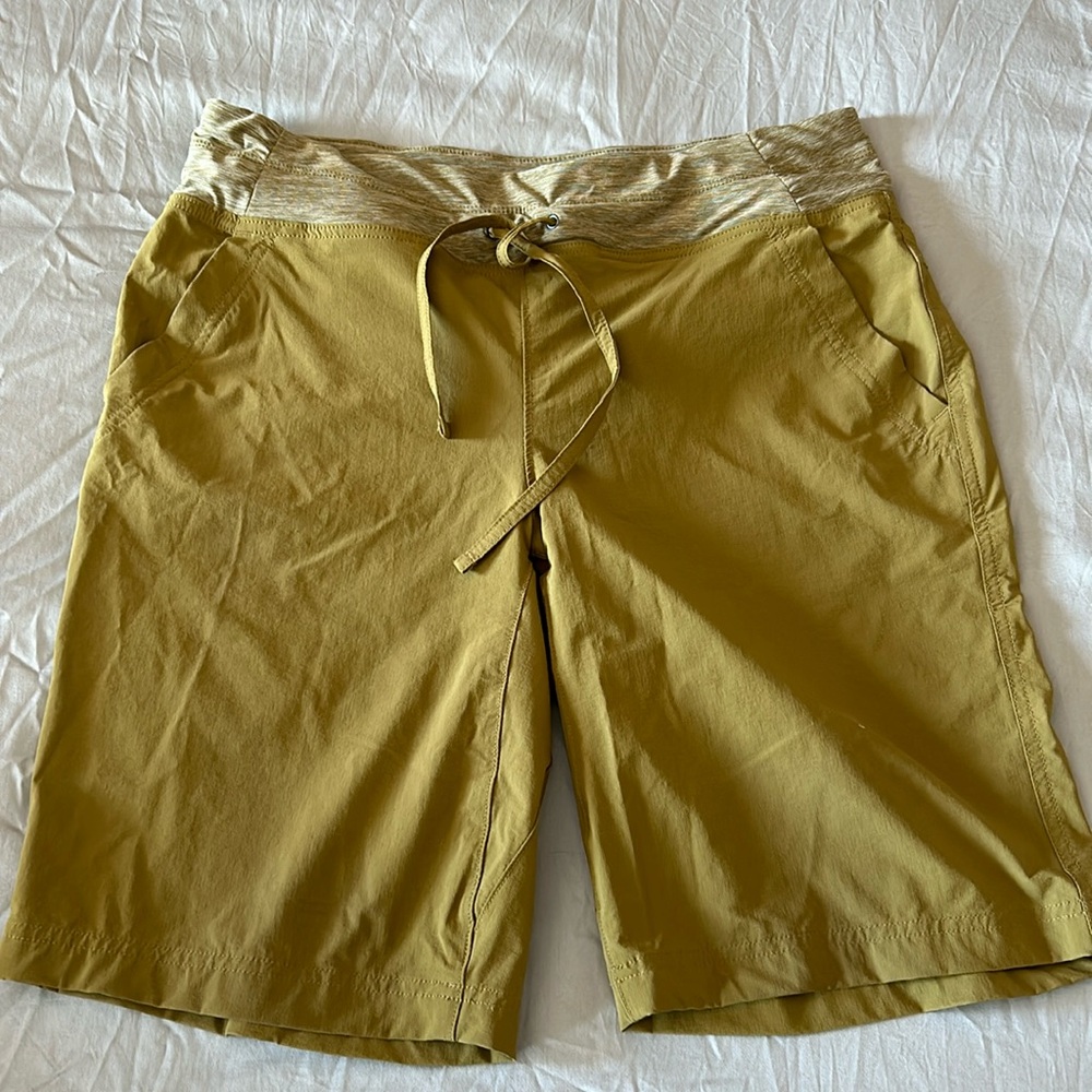 Duluth Trading Co Women's Armachillo Cooling 10" Shorts